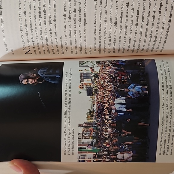 Becoming Michelle Obama 2021  Crown Trade Paperback Edition Inspiration Memoir - Picture 17 of 17